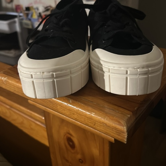 No Boundaries Women's Low Chunky Lug Fashion Sneakers - Picture 4 of 7